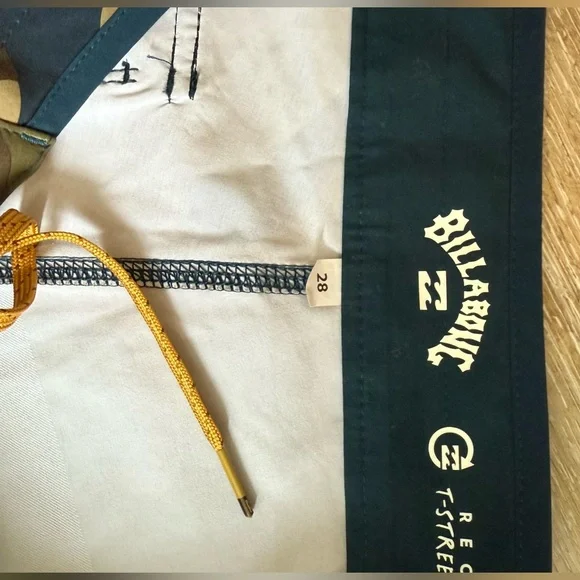 Billabong camouflage board shorts -swim shorts for men - size S (28) - Picture 3 of 9